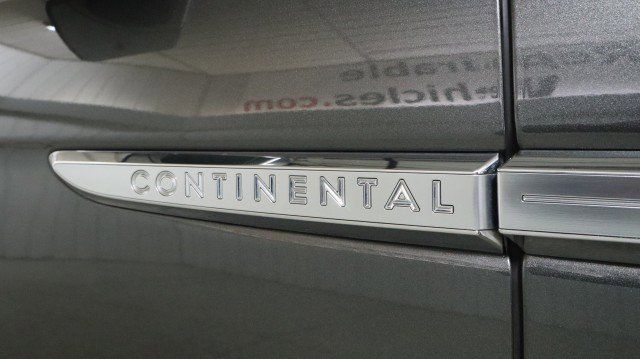 Used 2017 Lincoln Continental Select image 25