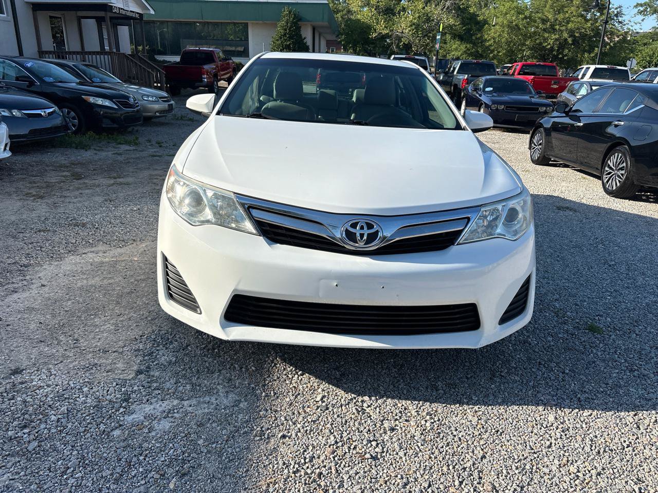 Used 2014 Toyota Camry LE w/ Moonroof Package FWD image 4