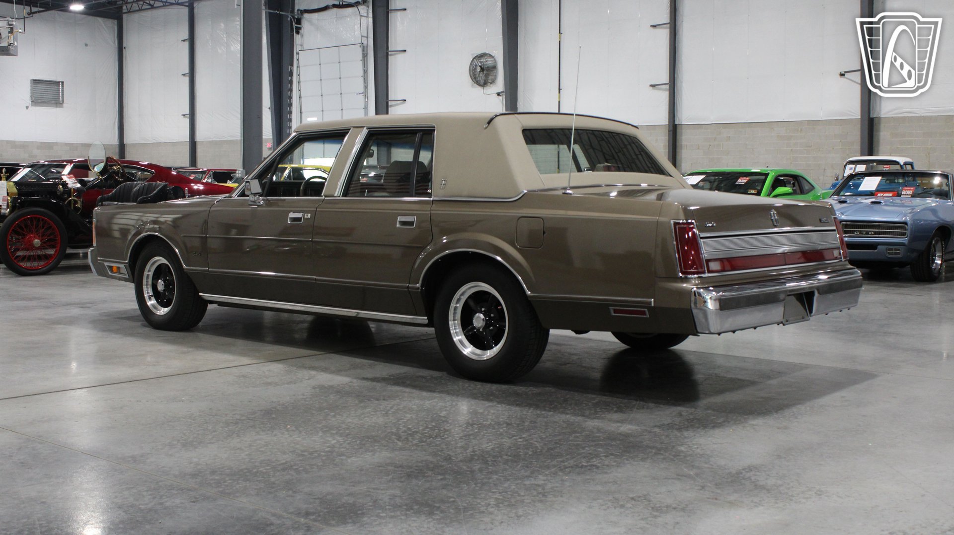 Used 1989 Lincoln Town Car RWD image 22