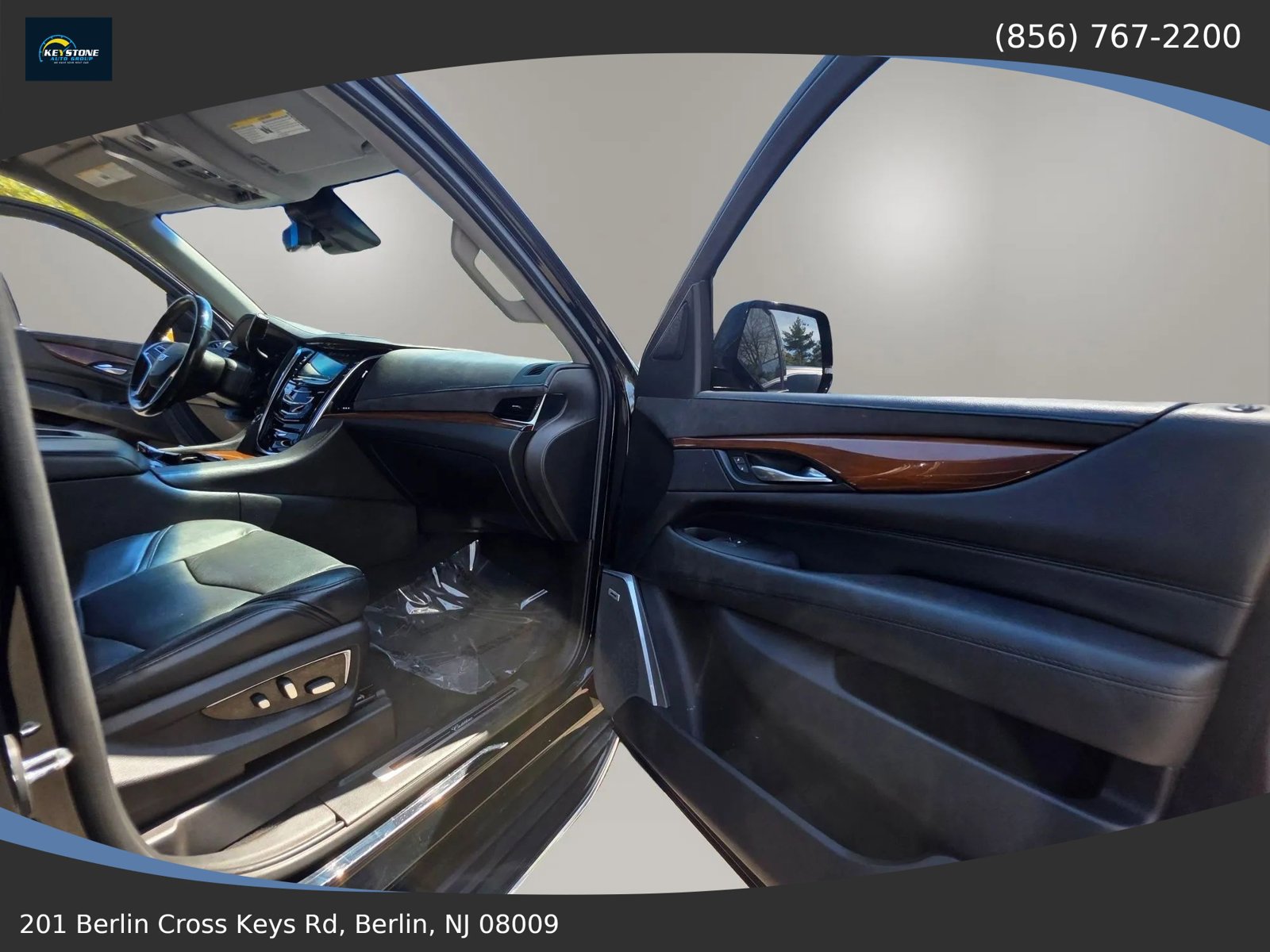 Used 2019 Cadillac Escalade Luxury AWD/4WD image 32