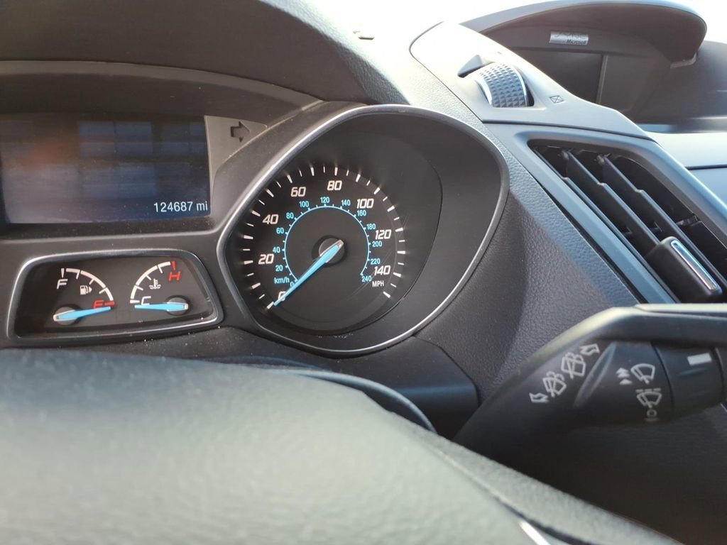 Used 2015 Ford Escape SE image 16