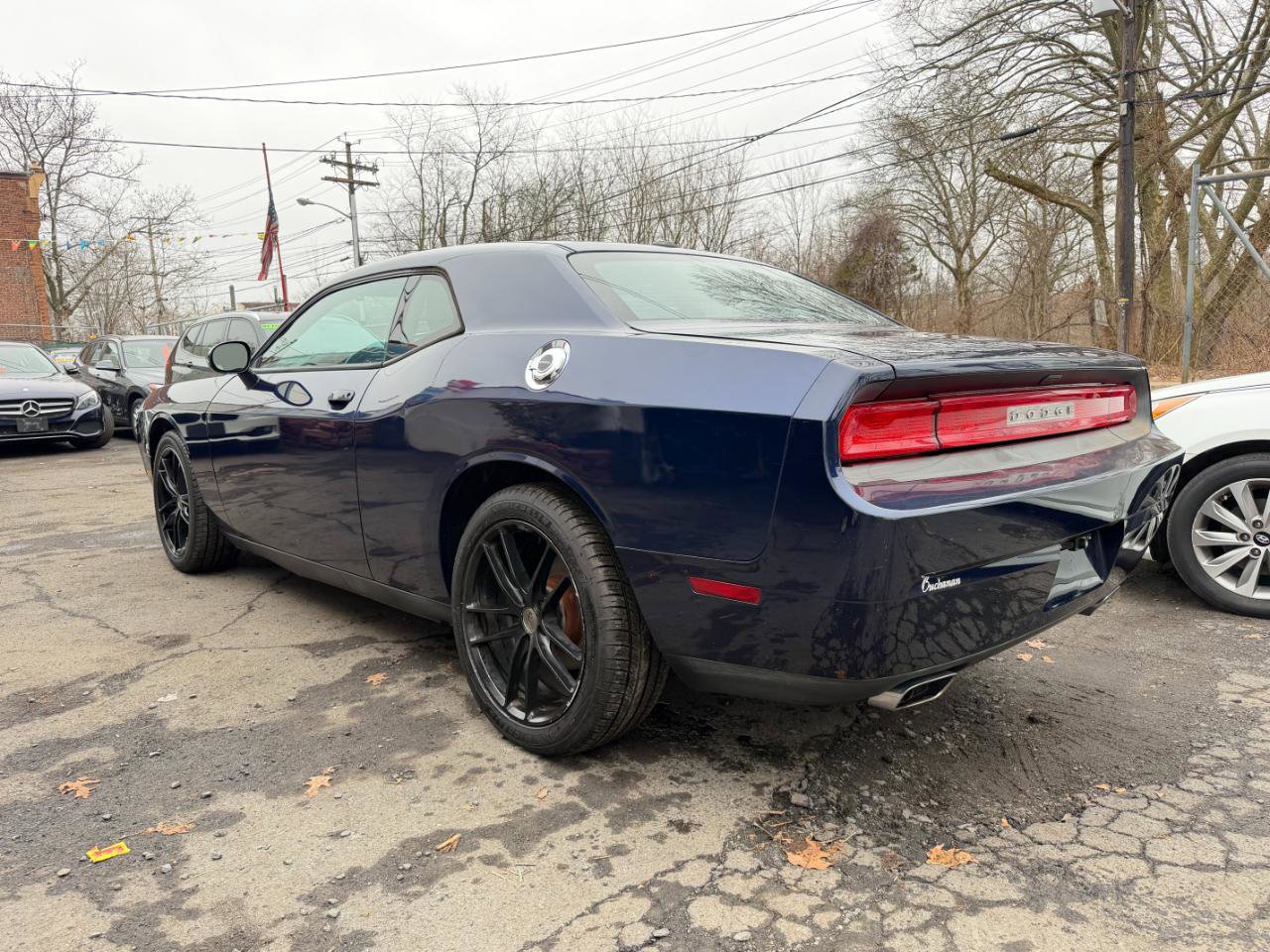 Used 2014 Dodge Challenger SXT image 7