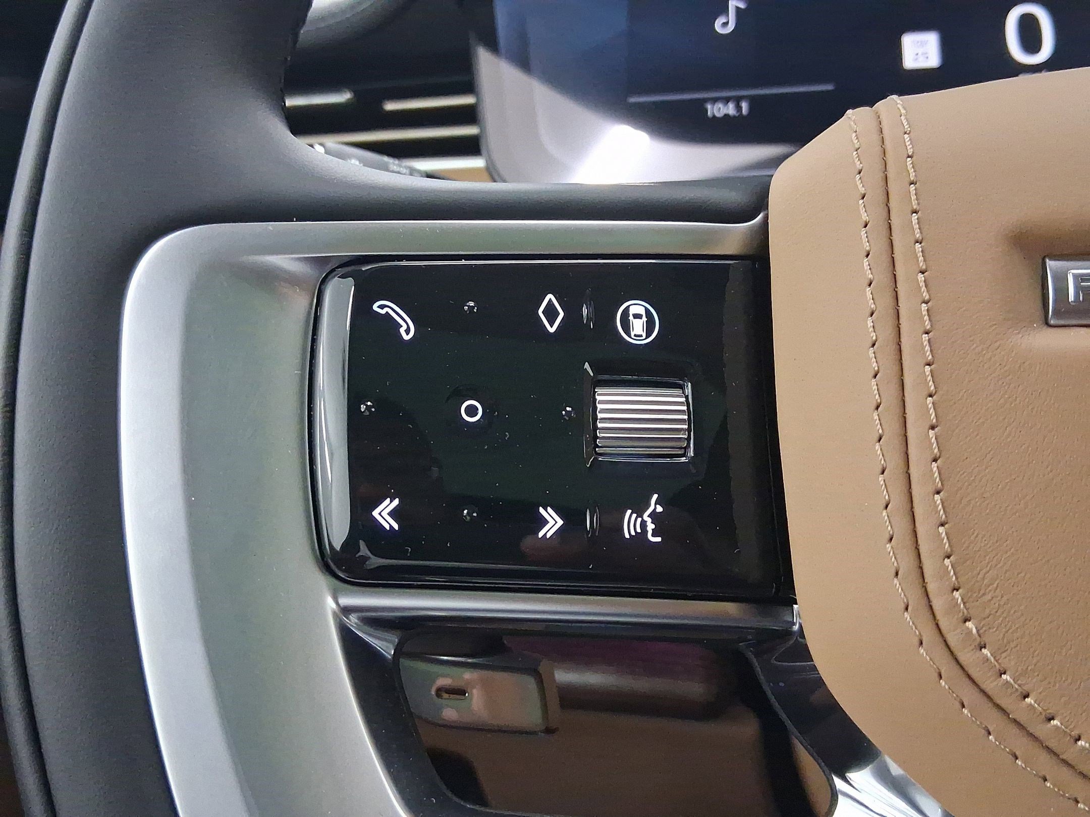 New 2025 Land Rover Range Rover SE image 14
