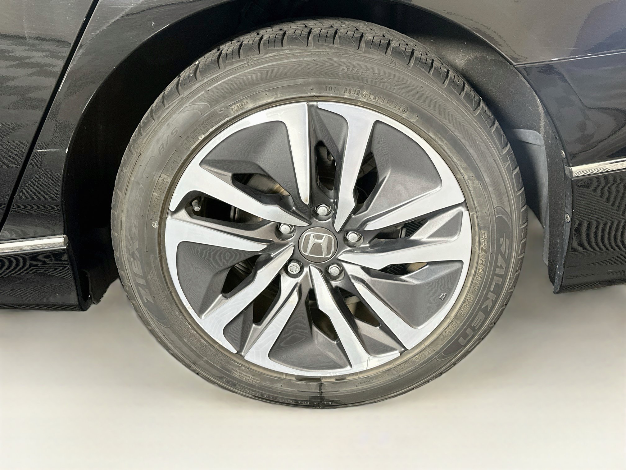 Used 2020 Honda Accord Touring image 11