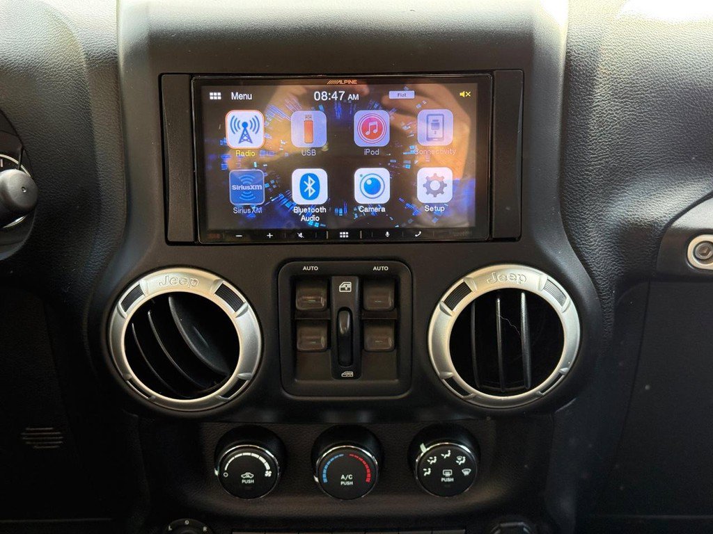 Used 2017 Jeep Wrangler Unlimited Rubicon w/ Connectivity Group image 13