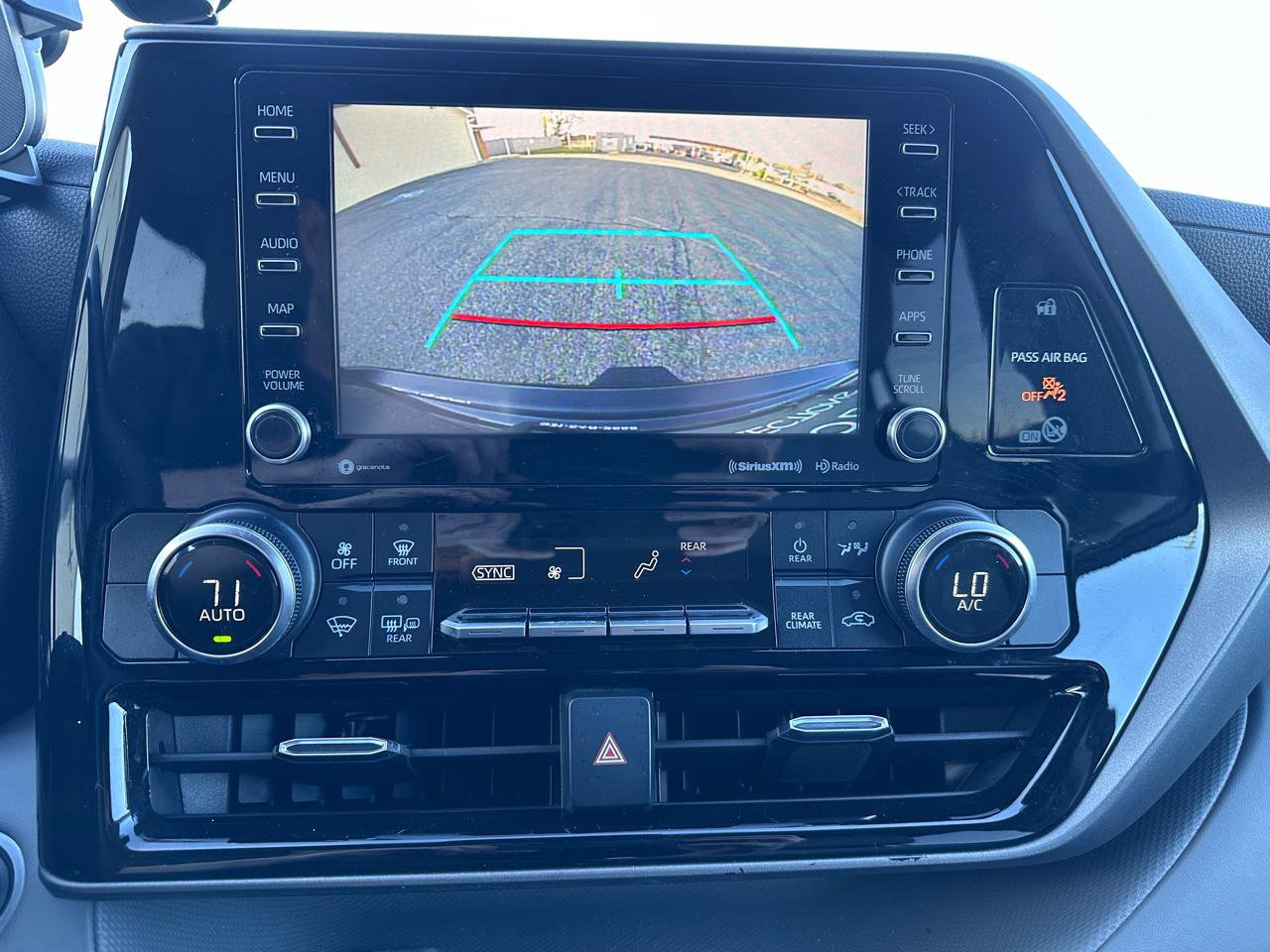 Used 2020 Toyota Highlander LE FWD image 22