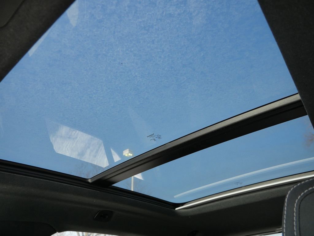 Used 2024 Volvo XC40 B5 Core image 48