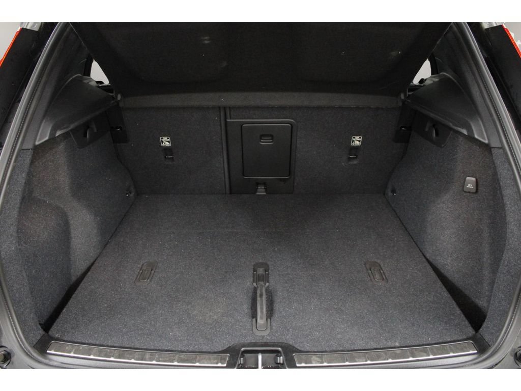 Used 2024 Volvo XC40 B5 Plus AWD/4WD image 30