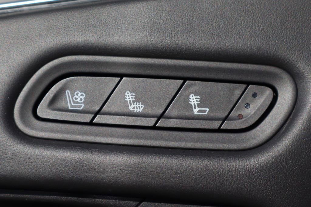 Used 2023 Cadillac Escalade Sport Platinum w/ LPO, ONYX Package AWD/4WD image 20