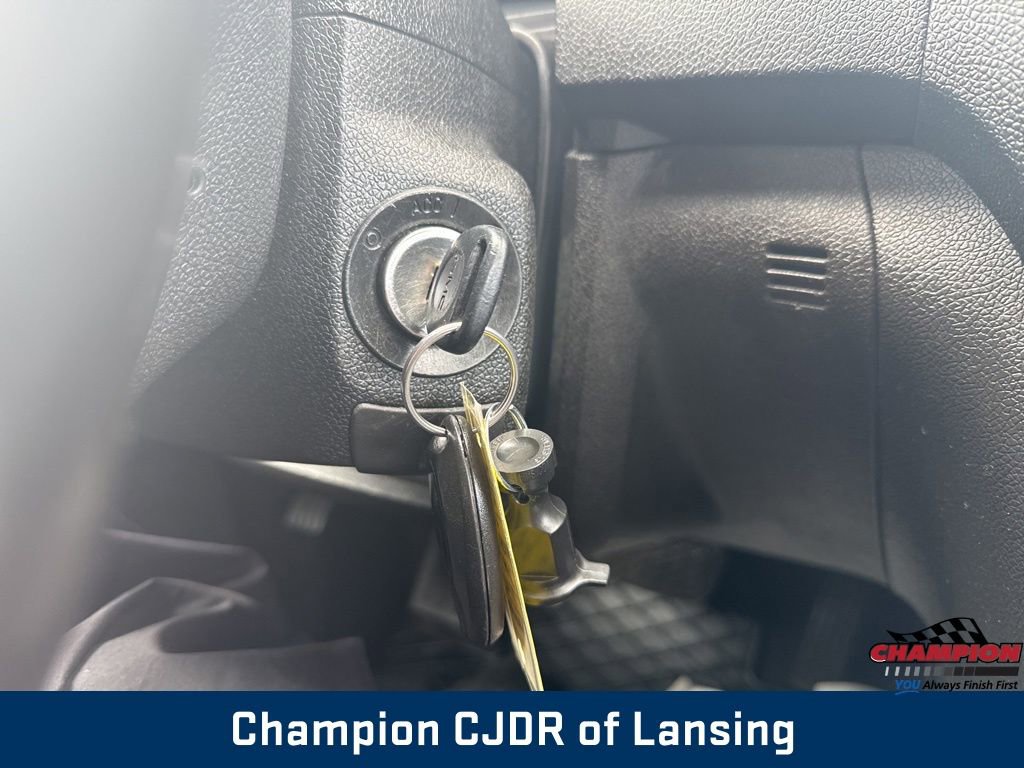 Used 2011 GMC Acadia SLE image 31