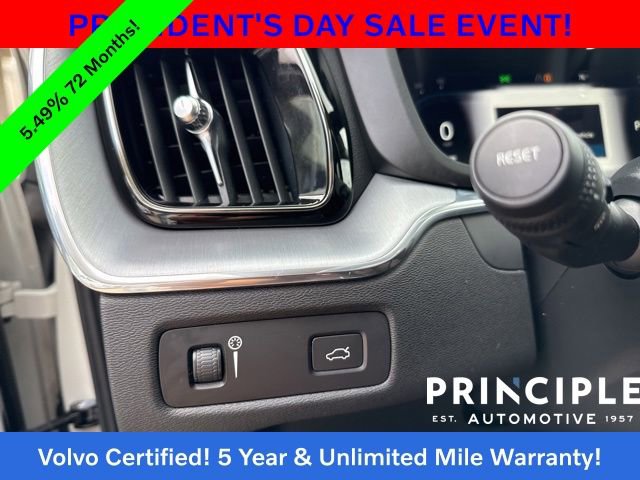 Certified 2022 Volvo XC60 B5 Momentum image 26