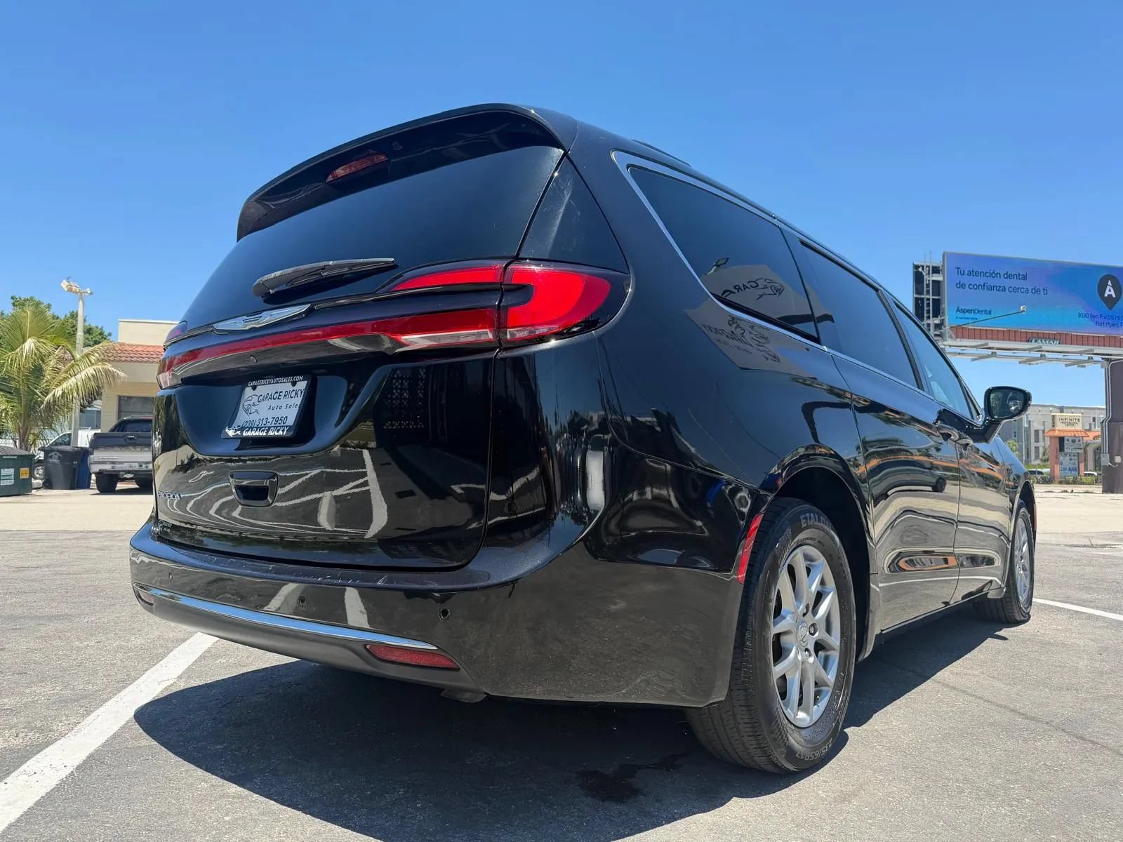 Used 2021 Chrysler Pacifica Touring FWD image 37
