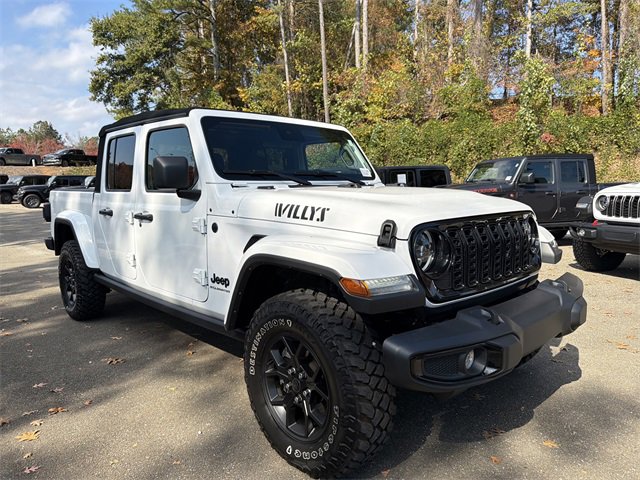 Used 2024 Jeep Gladiator Sport image 3