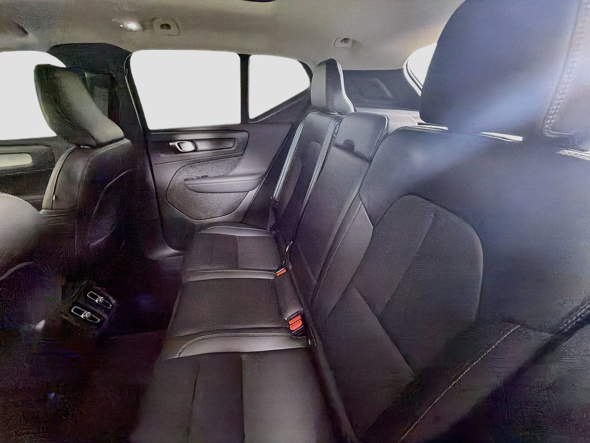 Certified 2024 Volvo XC40 B5 Plus AWD/4WD image 25