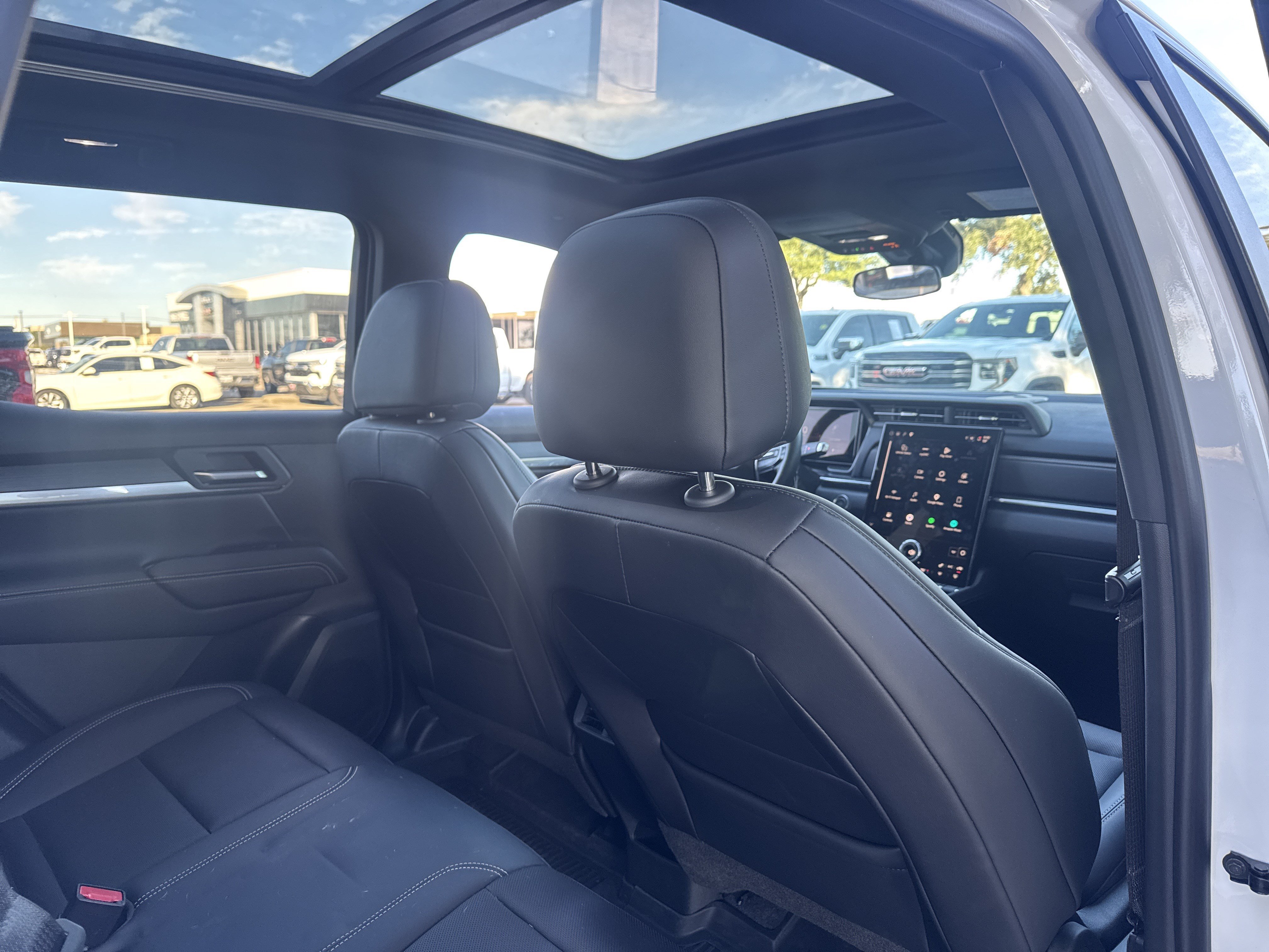 Used 2026 GMC Terrain Elevation w/ Elevation Premium Package FWD image 15