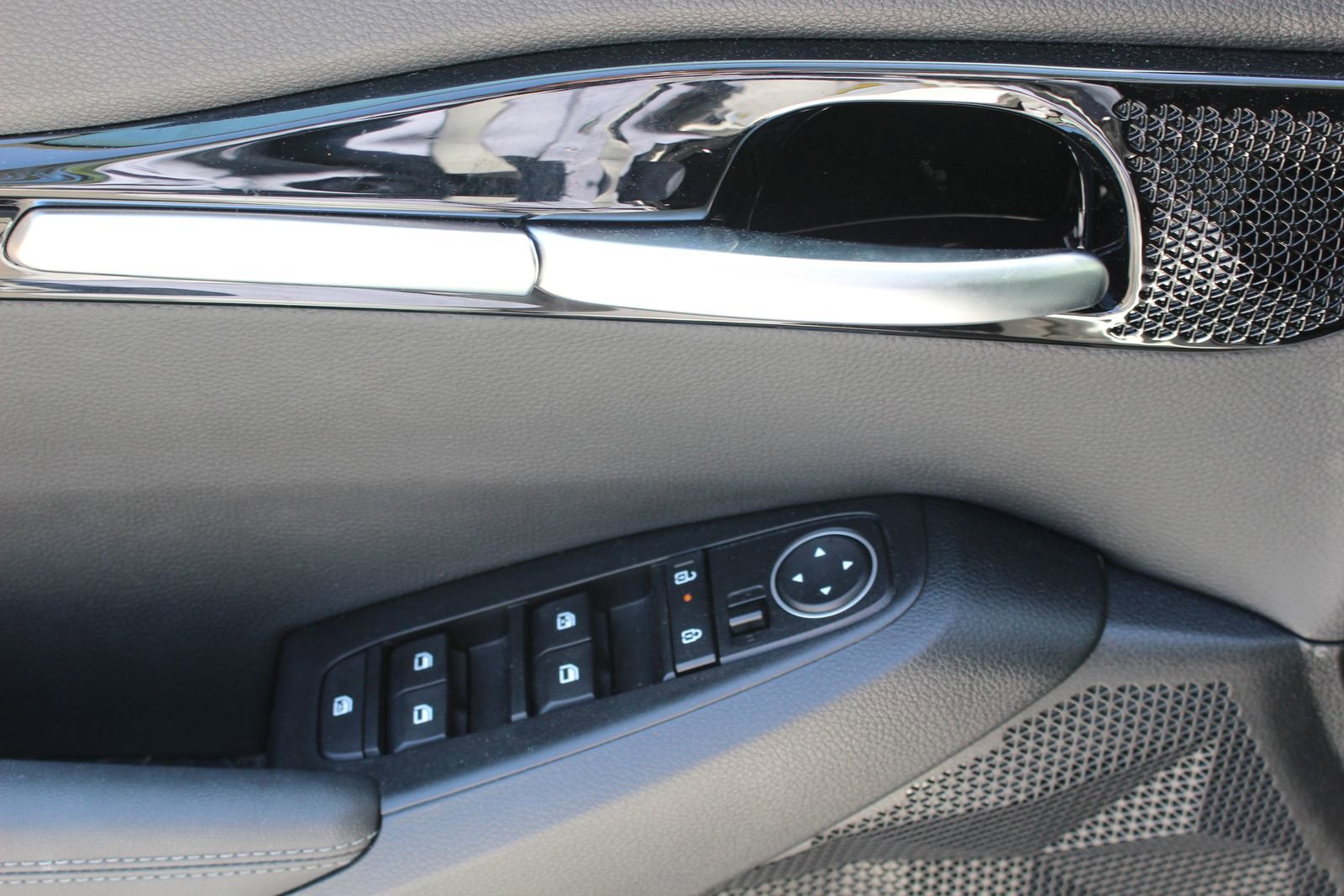 Certified 2025 Kia Seltos EX w/ EX Sunroof Package image 16