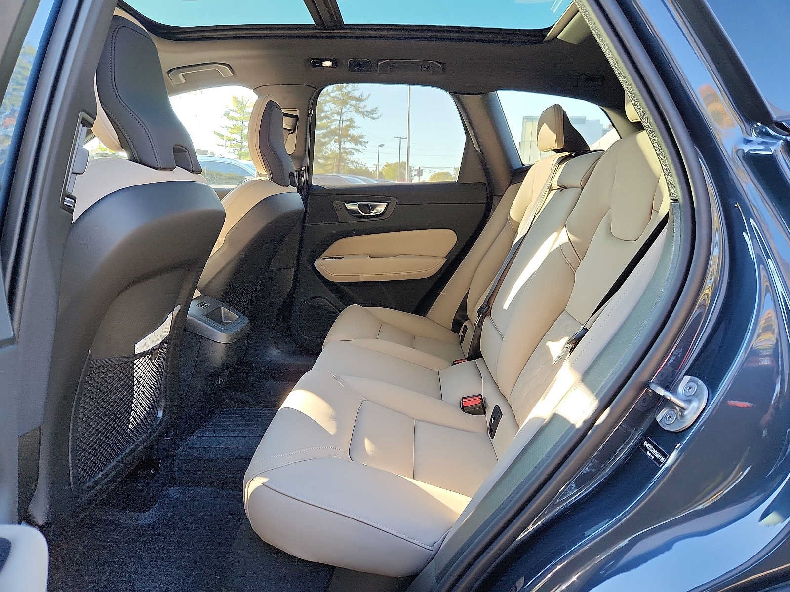 Used 2027 Volvo XC60 B5 Plus AWD/4WD image 10