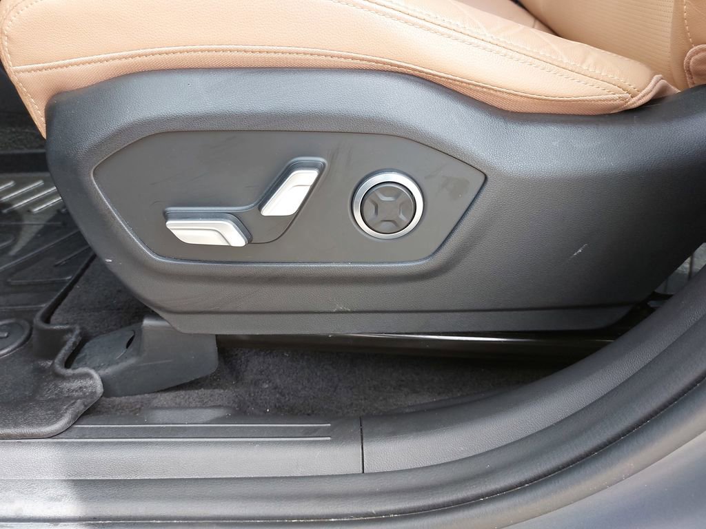 Used 2025 Hyundai Santa Fe Limited AWD/4WD image 30