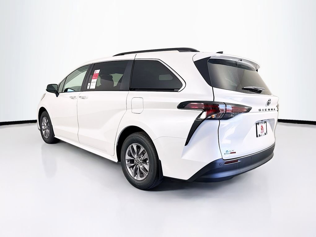 New 2026 Toyota Sienna XLE image 6