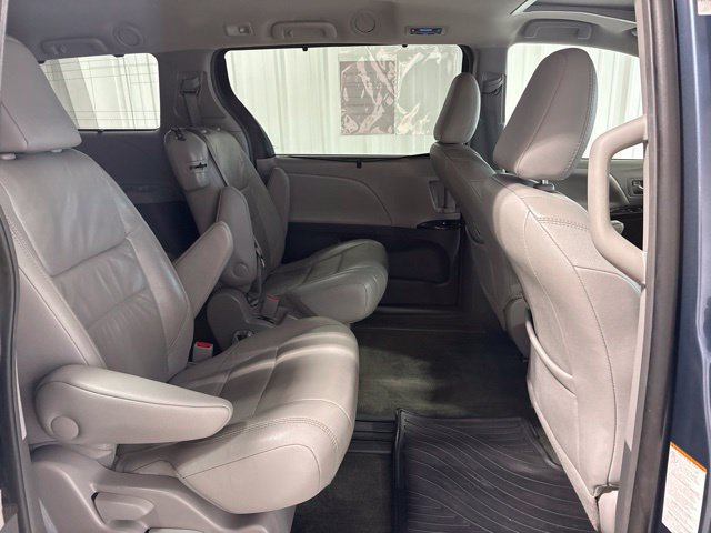 Used 2017 Toyota Sienna XLE w/ XLE Navigation Package FWD image 19