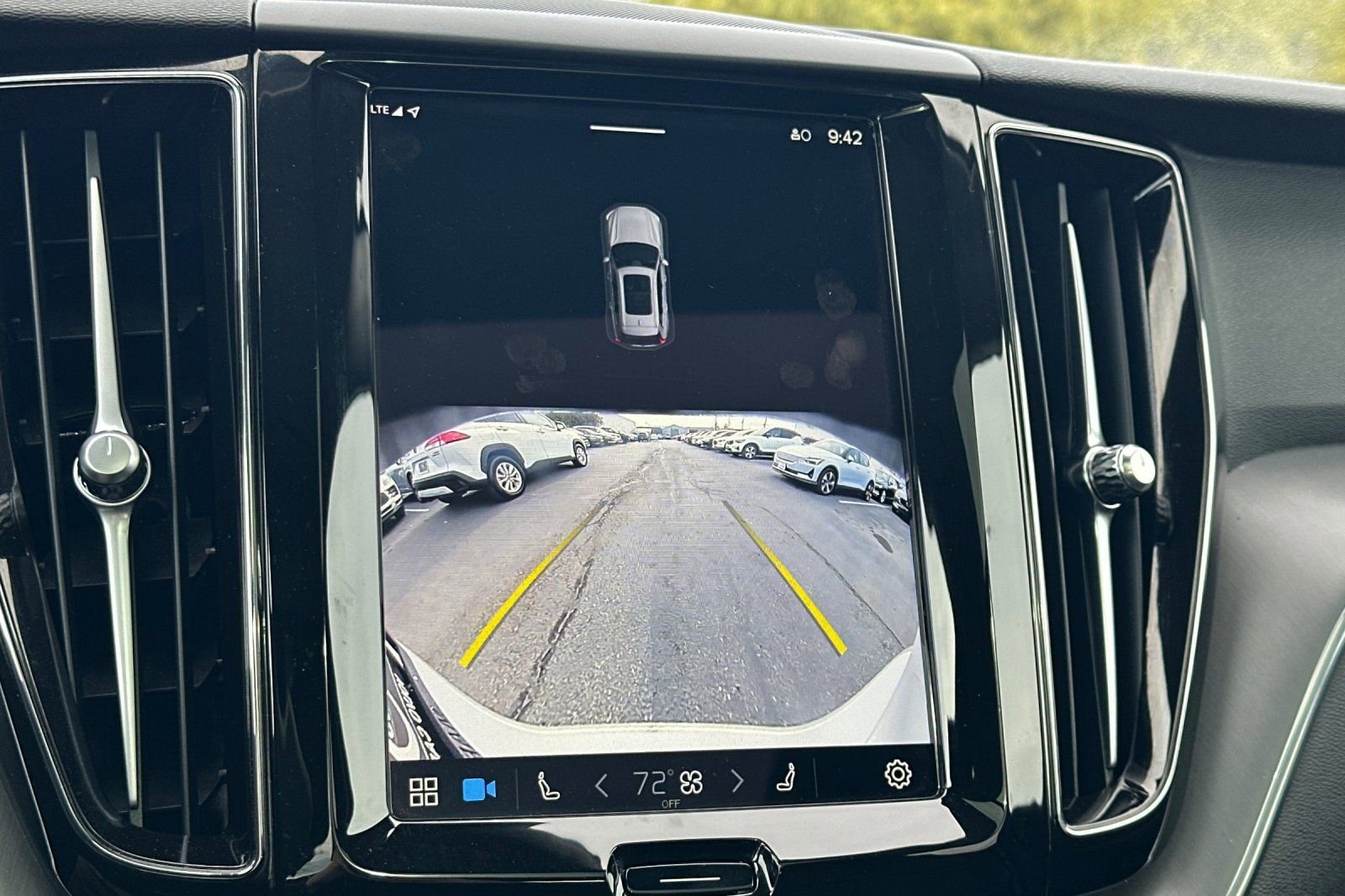 Certified 2024 Volvo XC60 B5 Core image 23