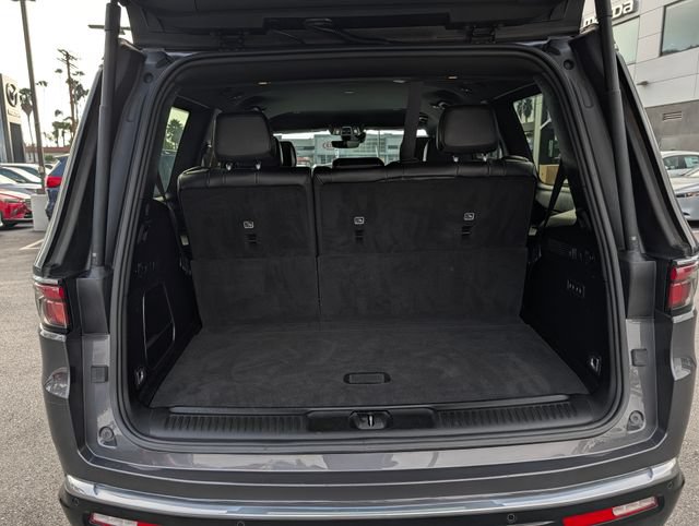 Used 2024 Jeep Wagoneer Series III AWD/4WD image 10