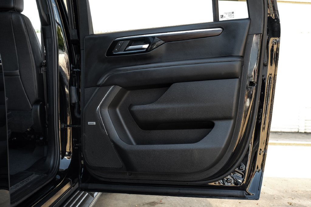 Used 2025 Chevrolet Suburban LT w/ Comfort Package RWD image 51