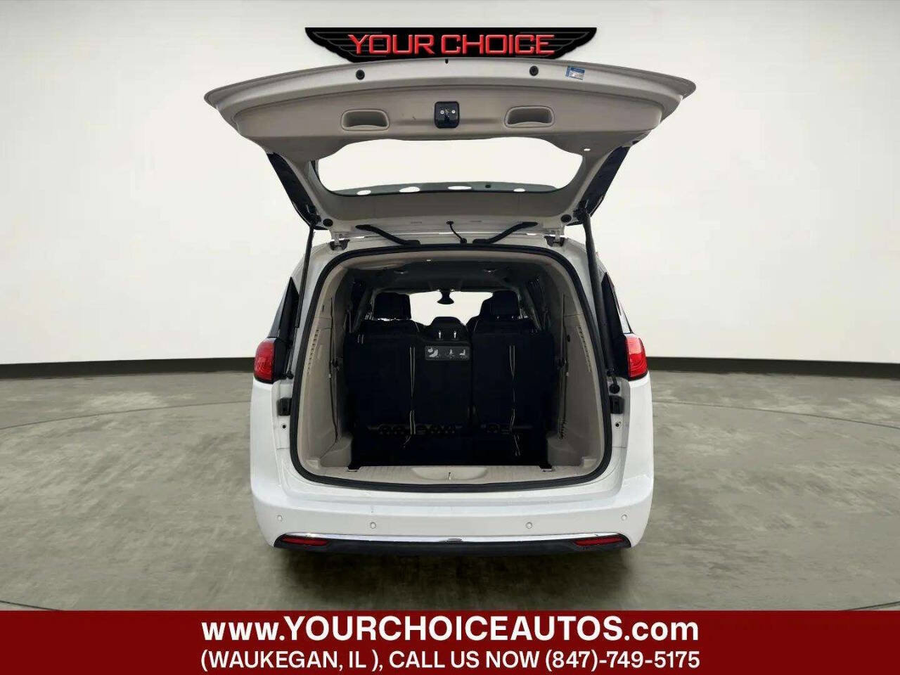 Used 2018 Chrysler Pacifica Touring-L FWD image 15
