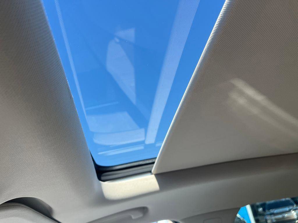 Used 2023 Buick Envision Avenir image 17