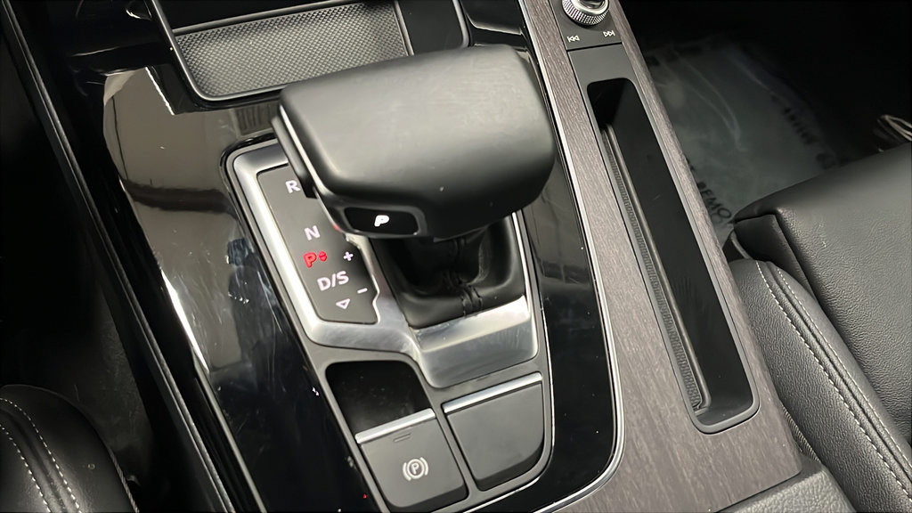 Used 2022 Audi Q5 e Premium w/ Convenience Package AWD/4WD image 19