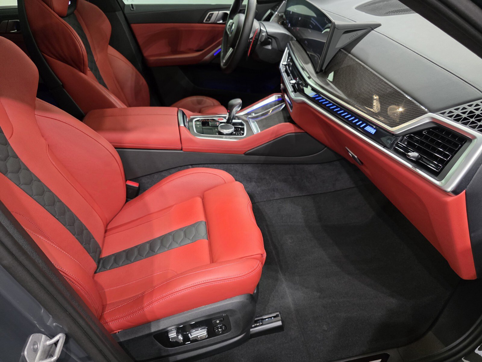 Used 2025 BMW X6 M Competition w/ Executive Package image 24