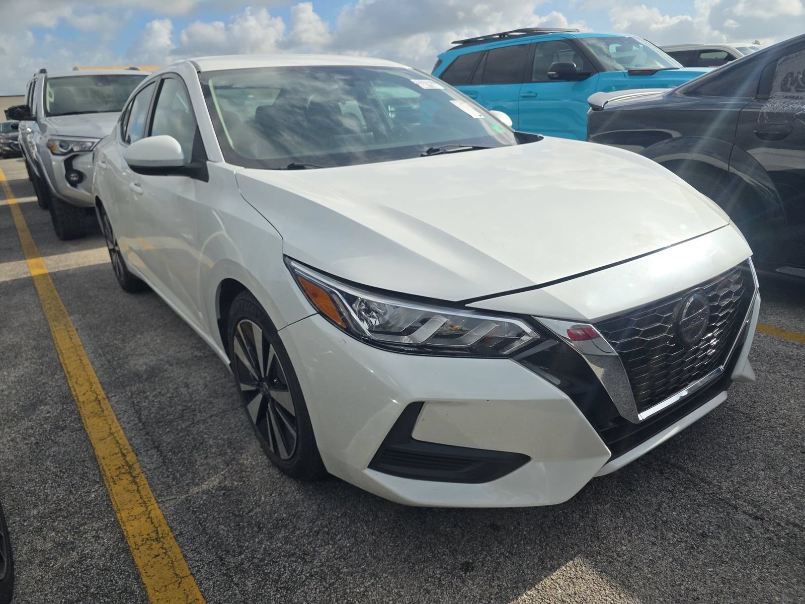 Used 2022 Nissan Sentra SV FWD image 2