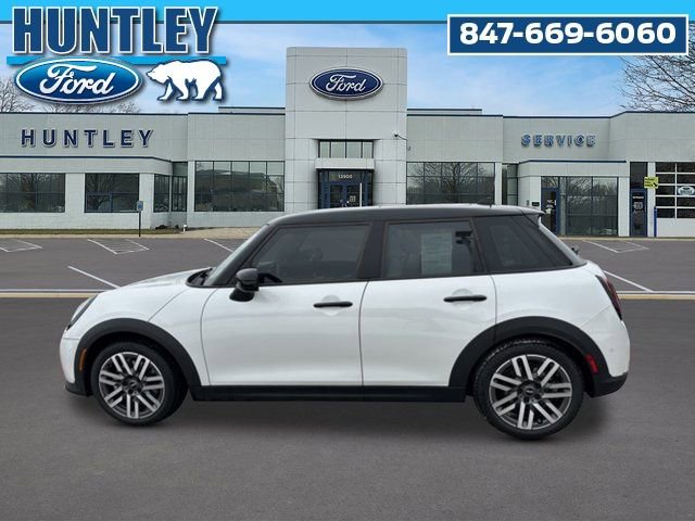 Used 2025 MINI Cooper 4-Door Hardtop image 7