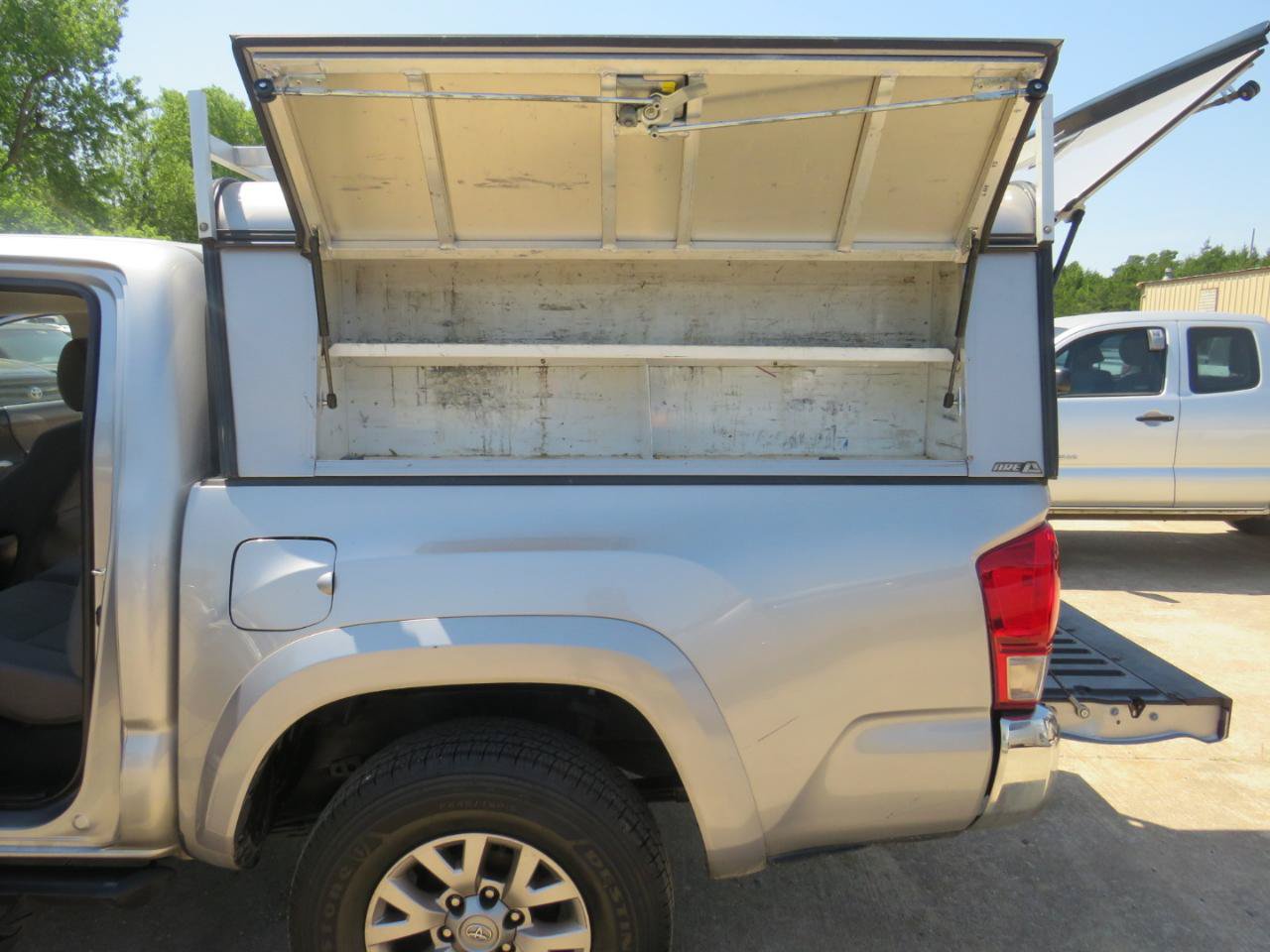 Used 2017 Toyota Tacoma SR5 w/ Tow Package RWD image 26