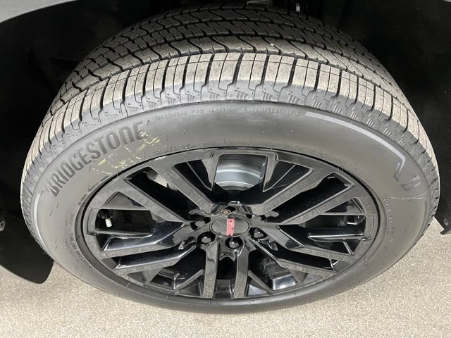 Used 2022 GMC Yukon XL Denali w/ Advanced Technology Package AWD/4WD image 17