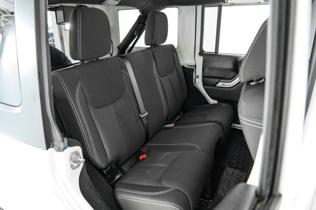 Used 2015 Jeep Wrangler Unlimited Sahara w/ Connectivity Group image 31
