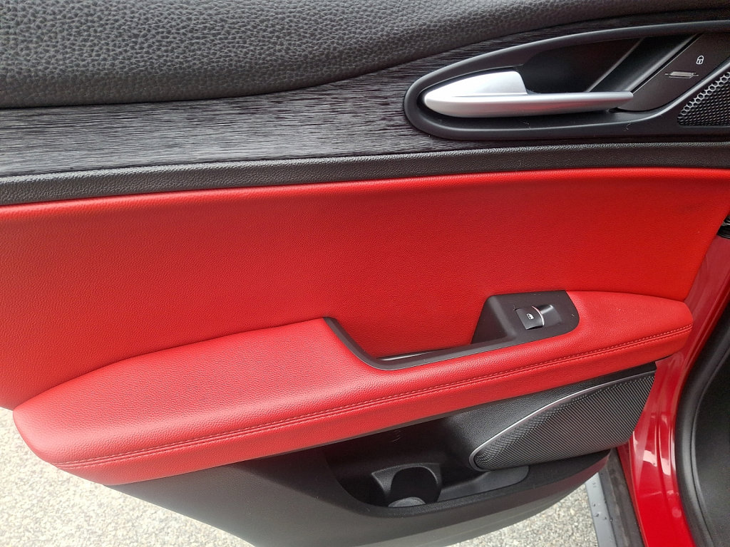 Used 2020 Alfa Romeo Stelvio RWD image 19