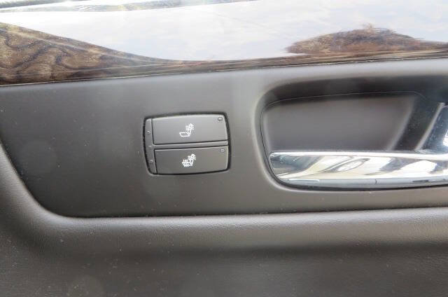 Used 2010 Cadillac DTS Luxury FWD image 29