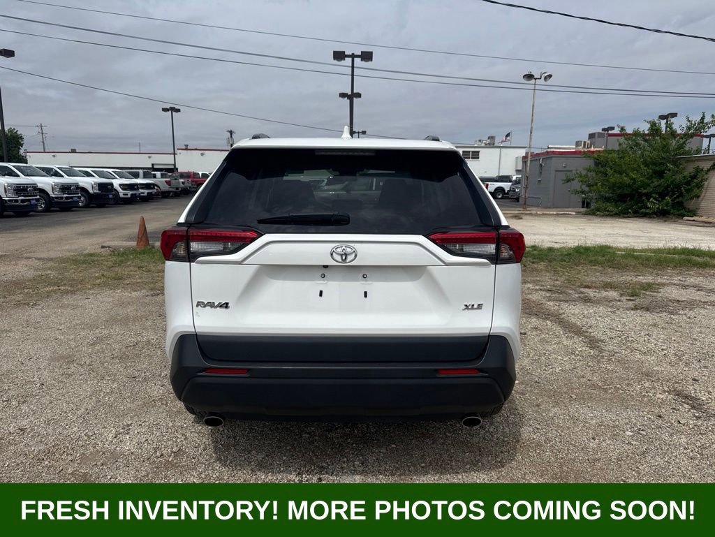 Used 2024 Toyota RAV4 XLE FWD image 3