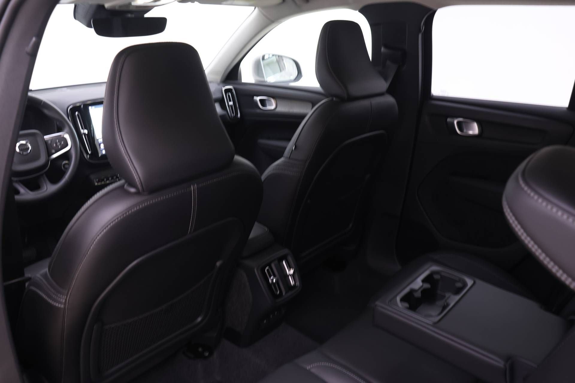 Certified 2025 Volvo XC40 B5 Core AWD/4WD image 20
