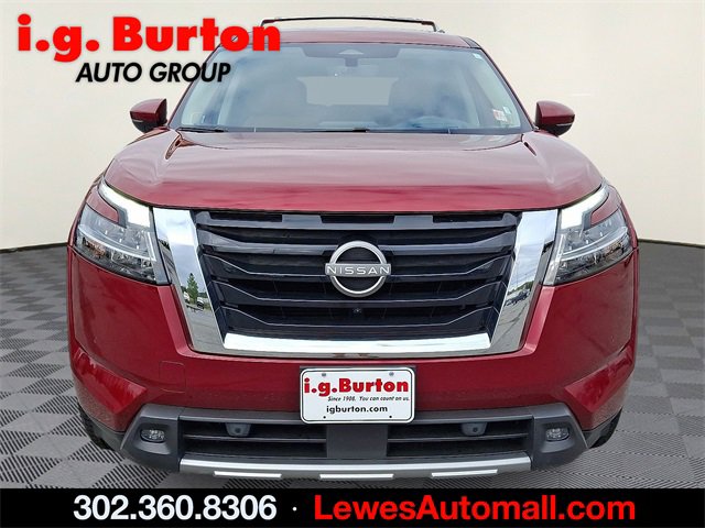 Used 2023 Nissan Pathfinder Platinum image 2