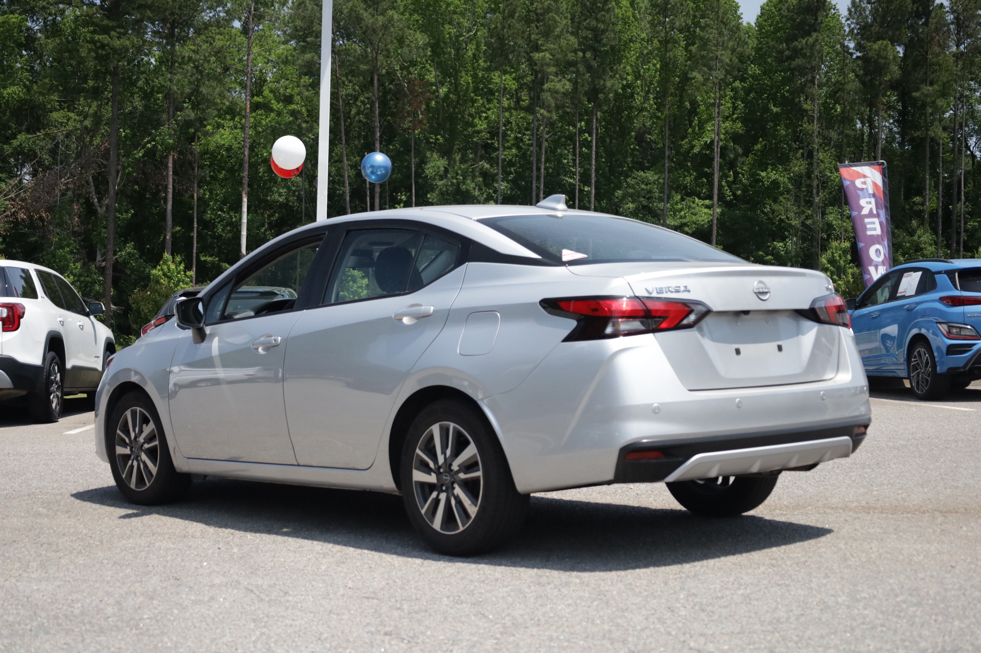 Used 2024 Nissan Versa SV FWD image 3