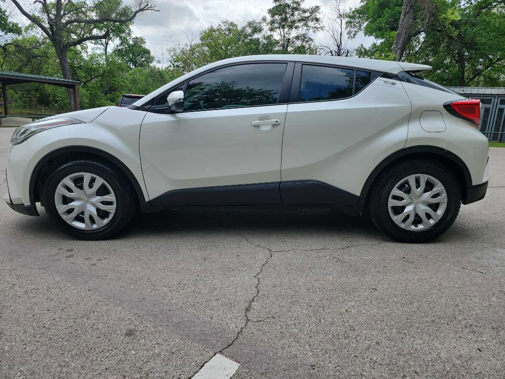 Used 2021 Toyota C-HR LE FWD image 4