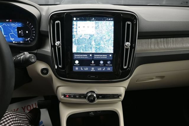 Used 2023 Volvo XC40 B5 Ultimate w/ Protection Package Premier AWD/4WD image 13