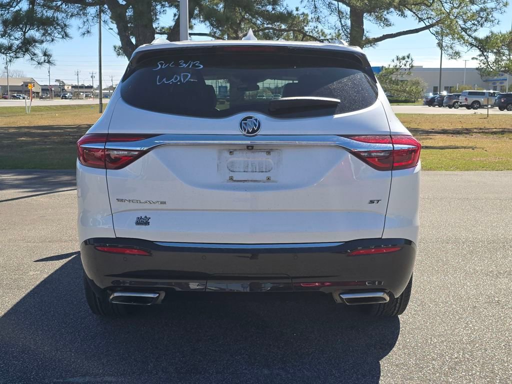 Used 2021 Buick Enclave Essence w/ Sport Touring Edition image 4