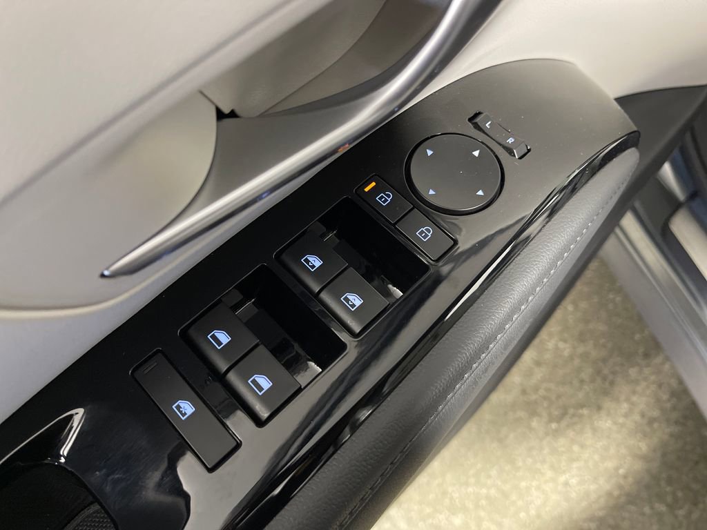 Certified 2025 Hyundai Tucson Limited AWD/4WD image 18