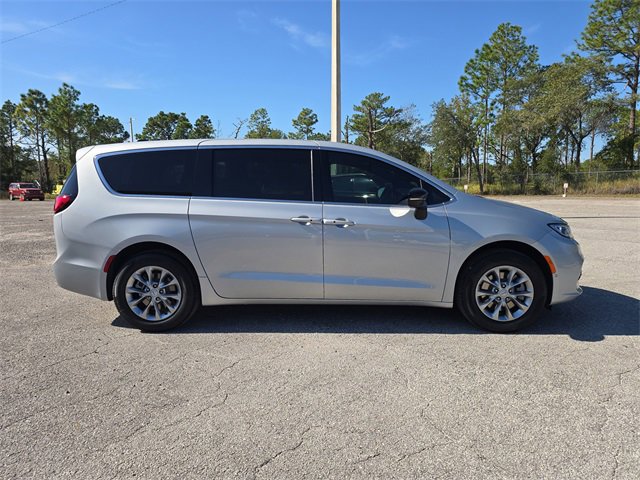 New 2026 Chrysler Pacifica Select image 6