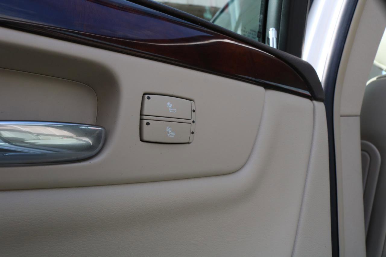 Used 2009 Cadillac DTS w/ Sun And Sound Package image 37