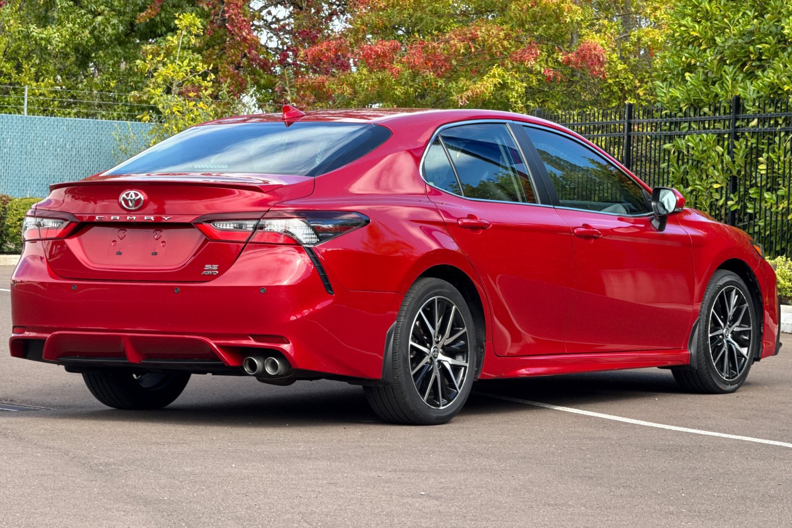 Used 2023 Toyota Camry SE AWD/4WD image 4