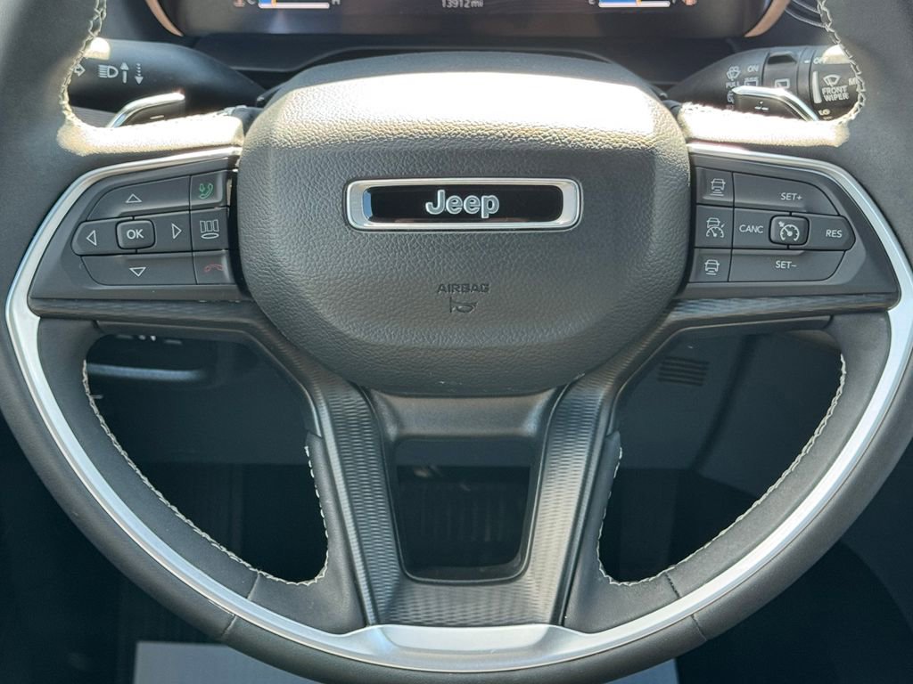 Used 2024 Jeep Grand Cherokee Altitude image 21